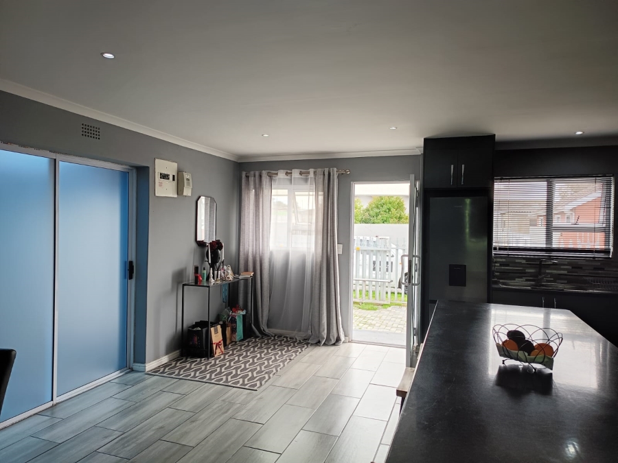 To Let 2 Bedroom Property for Rent in Heather Park Western Cape